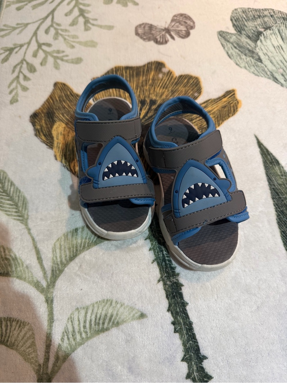 Carters sneakers size 9 baby shoes sandals